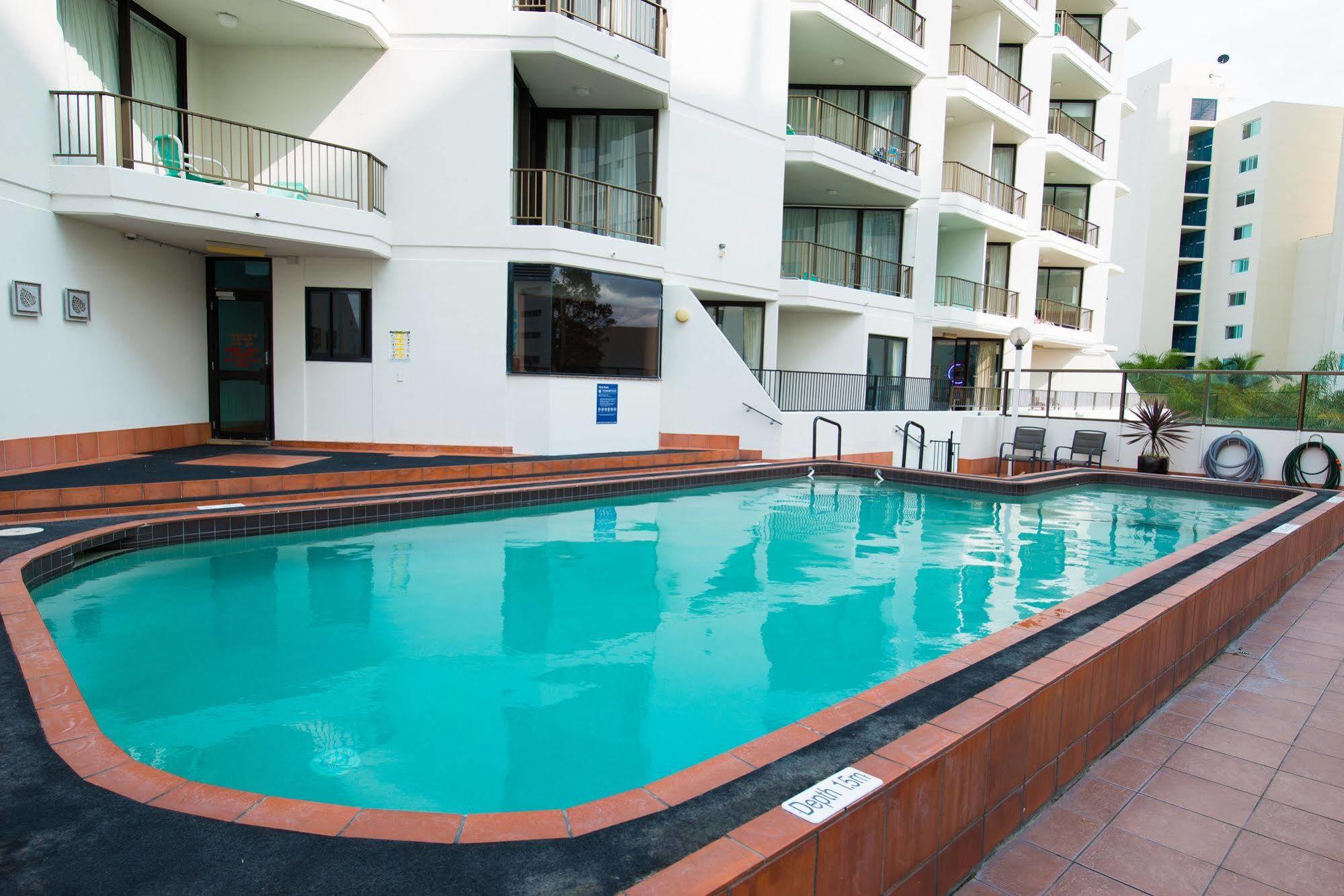 Sandy Point Beach Resort Gold Coast Bagian luar foto