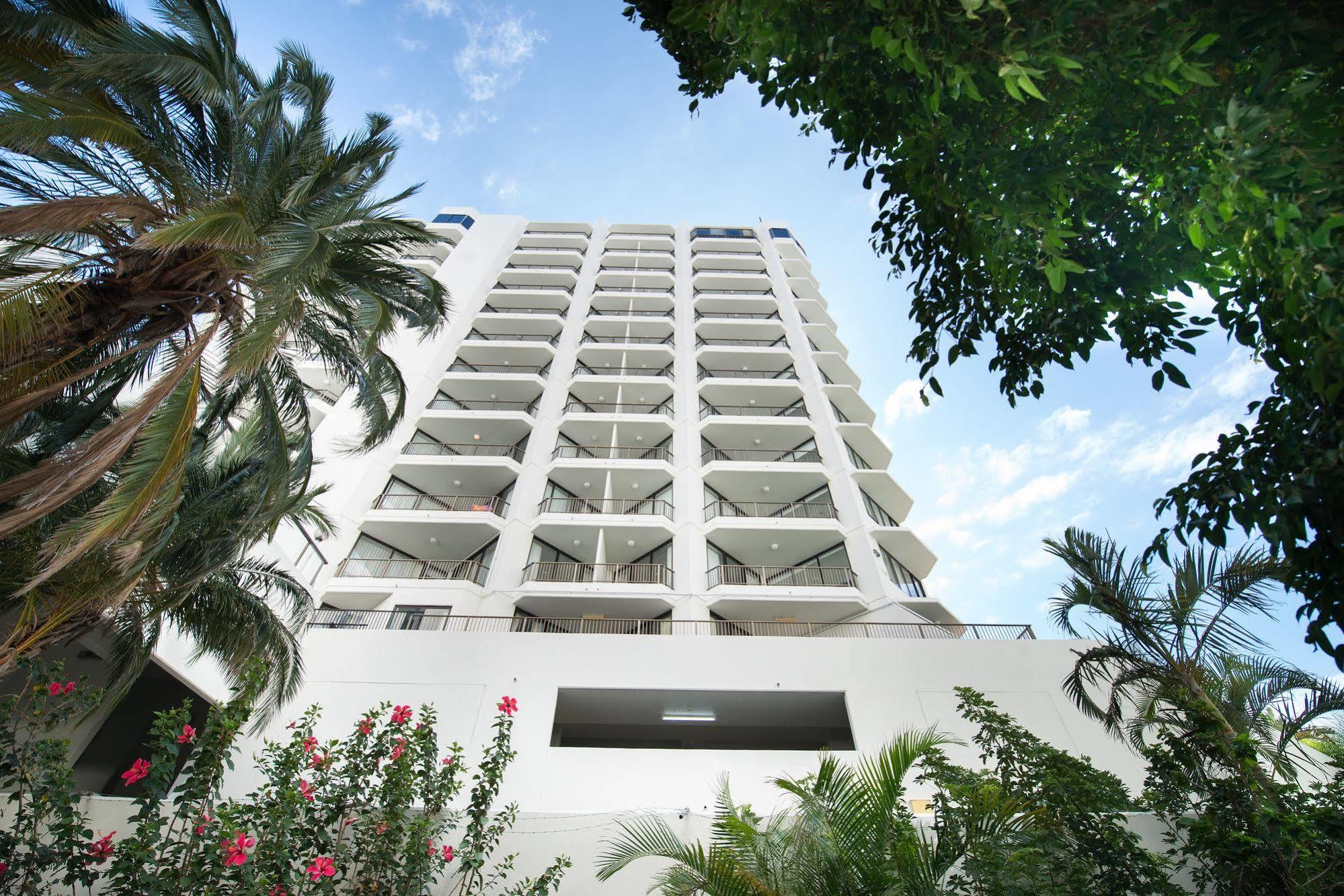 Sandy Point Beach Resort Gold Coast Bagian luar foto