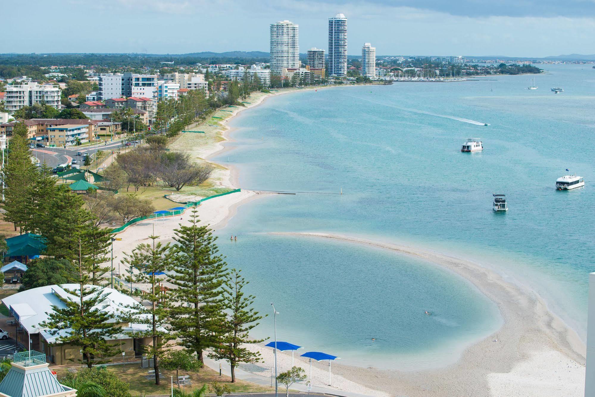 Sandy Point Beach Resort Gold Coast Bagian luar foto