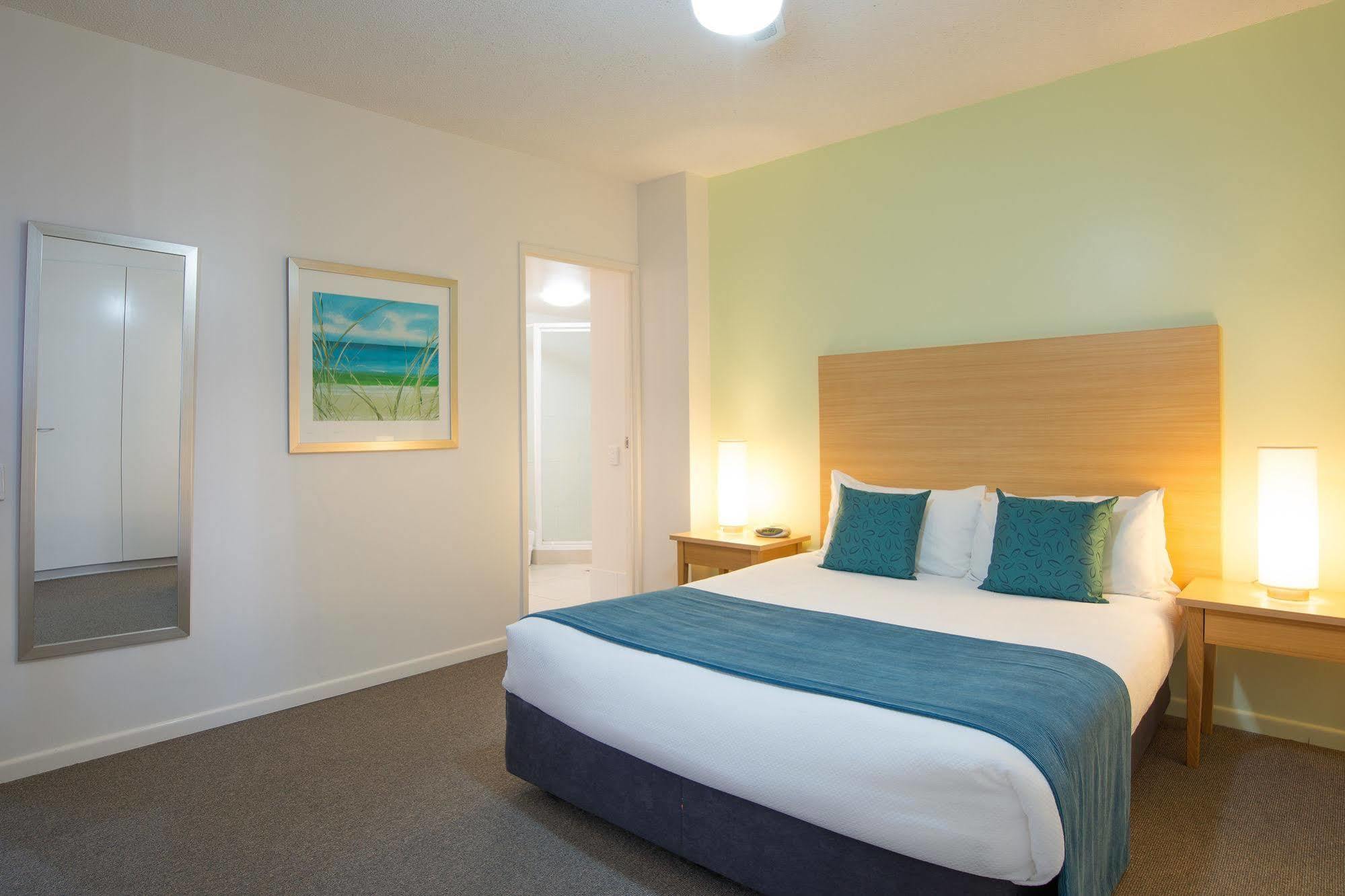 Sandy Point Beach Resort Gold Coast Bagian luar foto