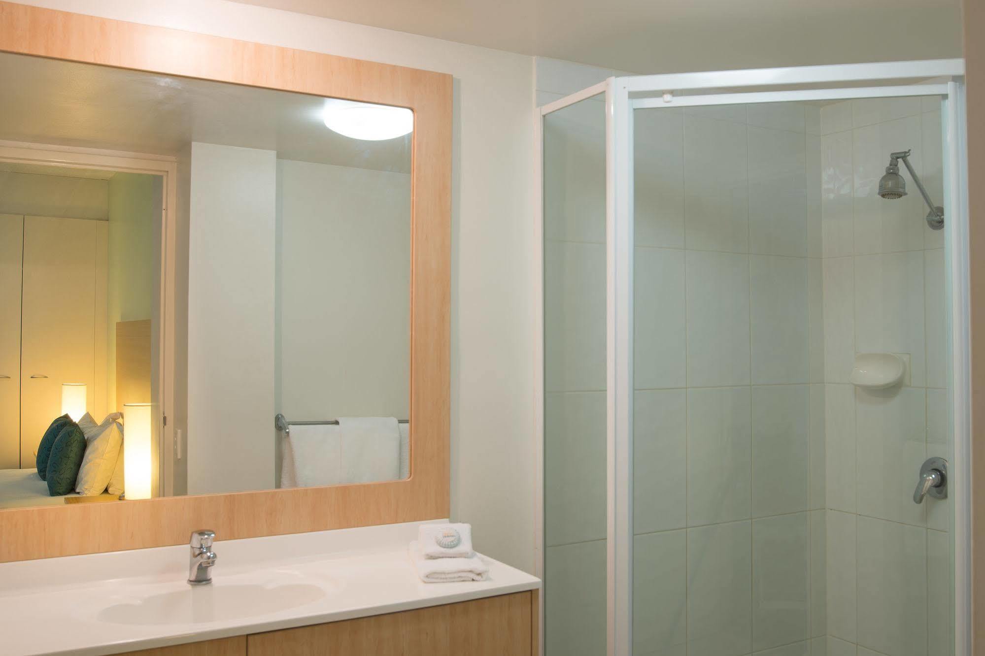 Sandy Point Beach Resort Gold Coast Bagian luar foto
